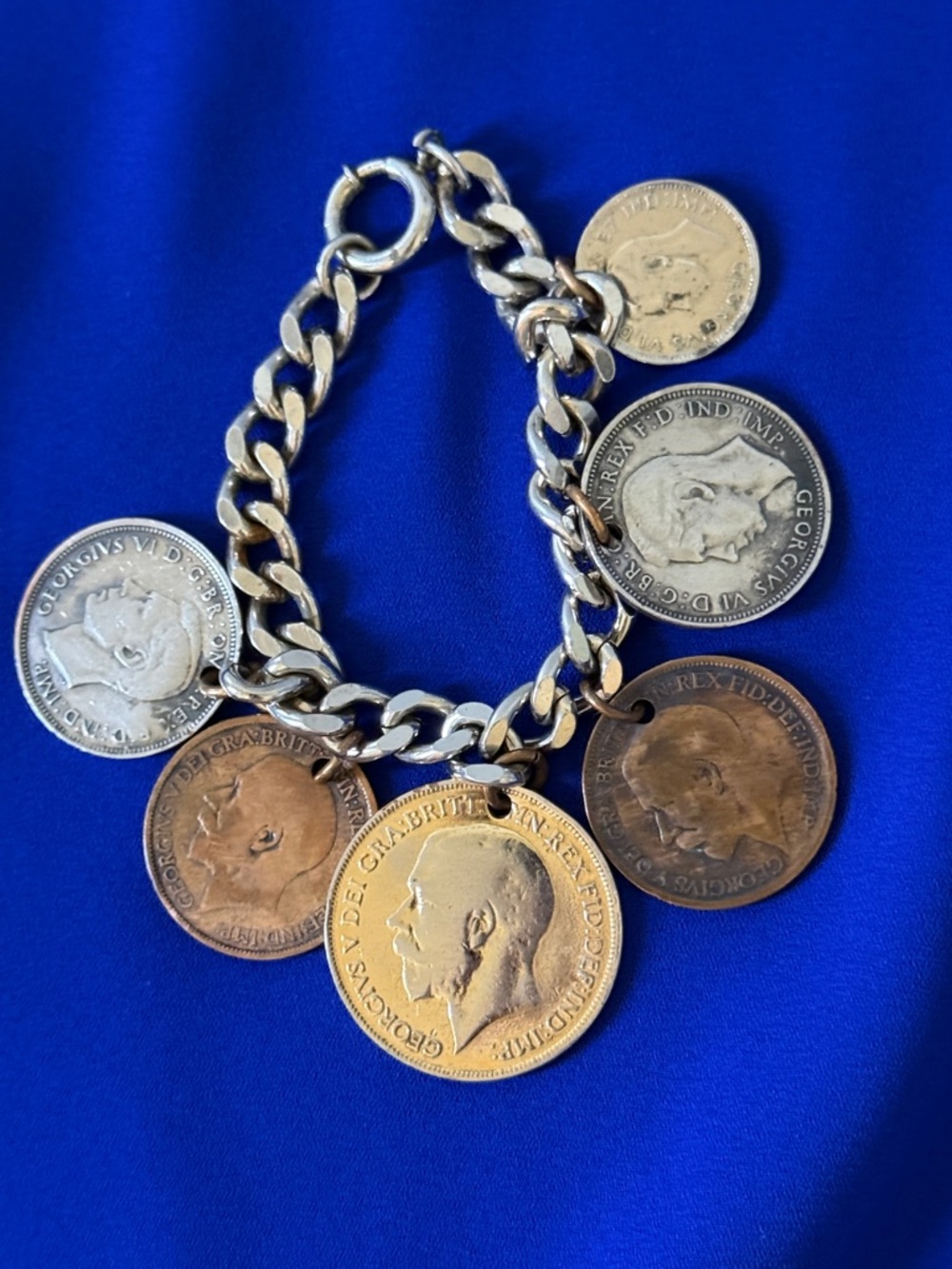 💥Free with $20orderVintage Mixed Metal Coin Charm Bracelet Silver & Bronze Tones